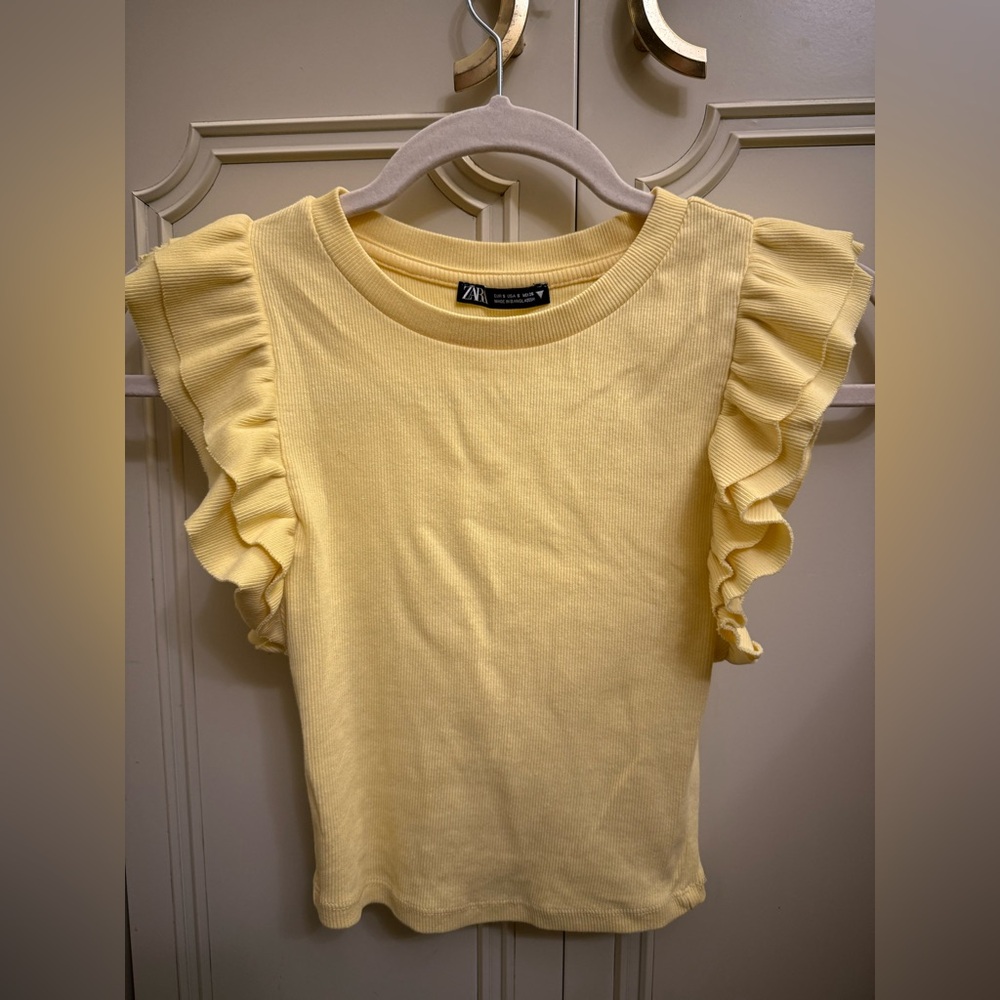 Zara Soft Yellow Ribbed Top SIZE SMALL Tank-top/Shortsleeved
